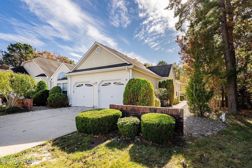 10 Hampton Road, Manahawkin, NJ 08050