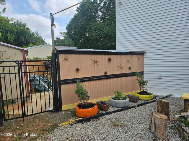 4813 E Manslick Rd 3, Louisville, KY 40023