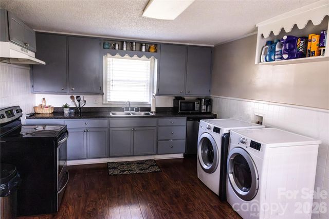 3828 Plainview Road, Charlotte, NC 28208