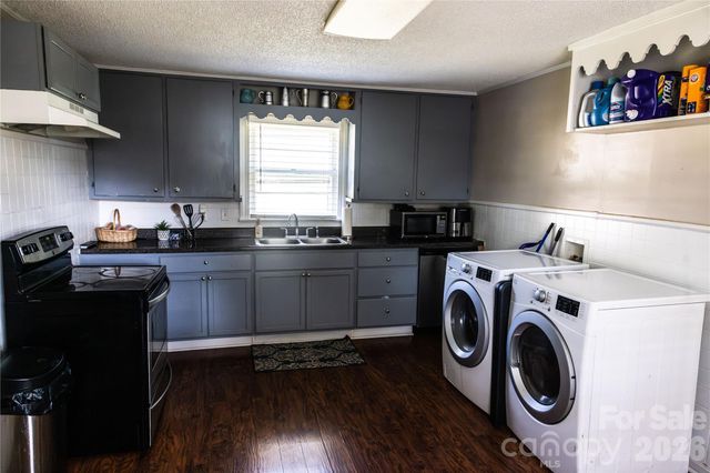 3828 Plainview Road, Charlotte, NC 28208
