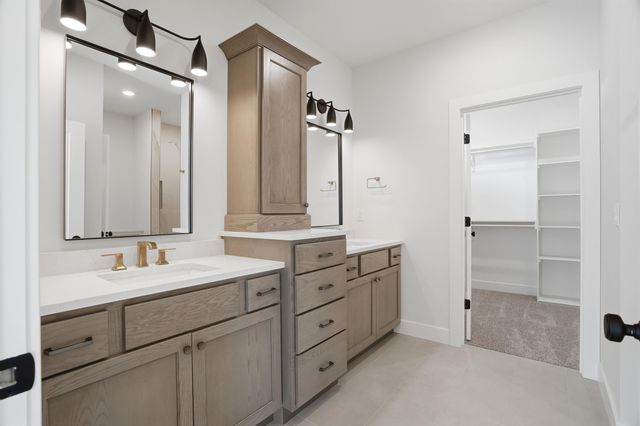5212 WHISPER DR, Columbia, MO 65203