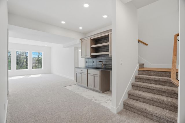 5212 WHISPER DR, Columbia, MO 65203
