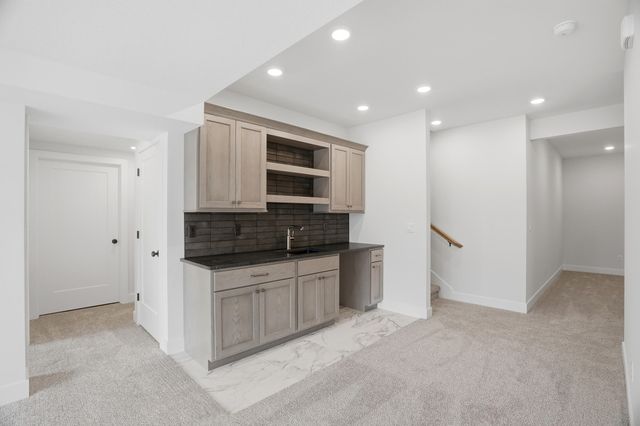 5212 WHISPER DR, Columbia, MO 65203
