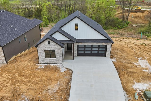 5212 WHISPER DR, Columbia, MO 65203