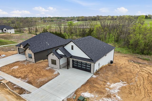 5212 WHISPER DR, Columbia, MO 65203