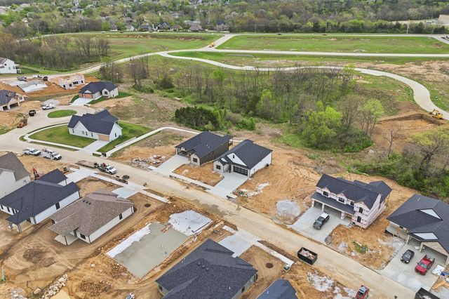 5212 WHISPER DR, Columbia, MO 65203