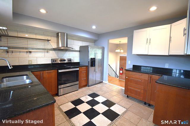 7 Saddle Drive, West Haven, CT 06516