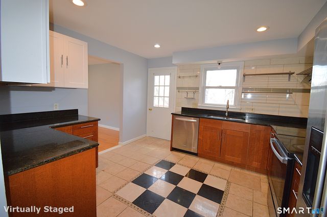 7 Saddle Drive, West Haven, CT 06516