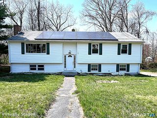 7 Saddle Drive, West Haven, CT 06516