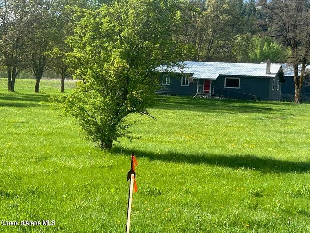 64 Retriever Ln, Oldtown, ID 83822