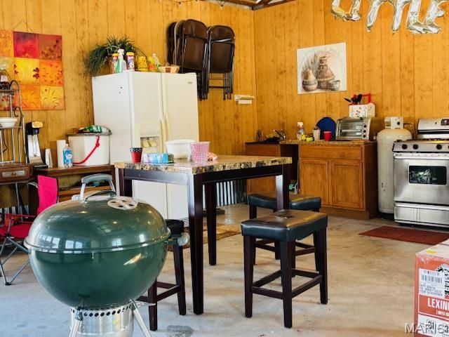 205 and 207 Center Point Rd, Steelville, MO 65565