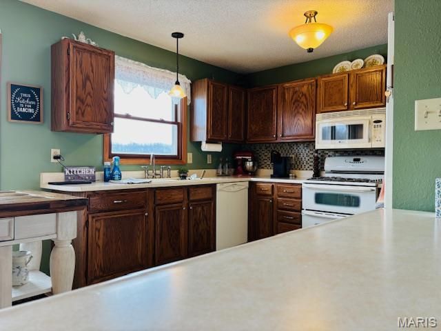 205 and 207 Center Point Rd, Steelville, MO 65565