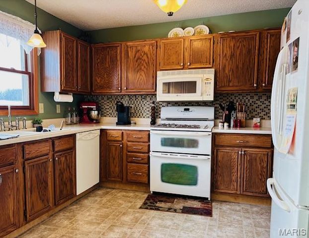 205 and 207 Center Point Rd, Steelville, MO 65565