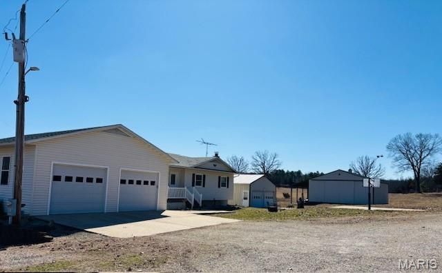 205 and 207 Center Point Rd, Steelville, MO 65565