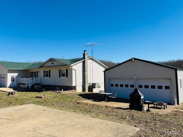 205 and 207 Center Point Rd, Steelville, MO 65565