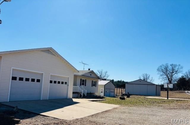 205 and 207 Center Point Rd, Steelville, MO 65565