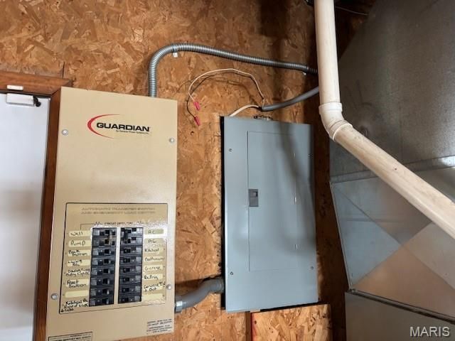 205 and 207 Center Point Rd, Steelville, MO 65565