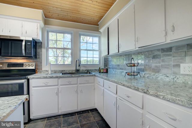 20532 RIDGE RD, Colonial Beach, VA 22443