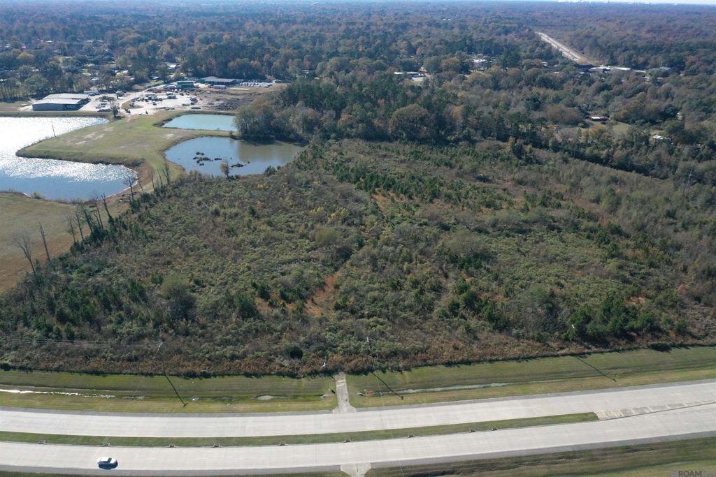 25 Central Thruway, Central, LA 70837