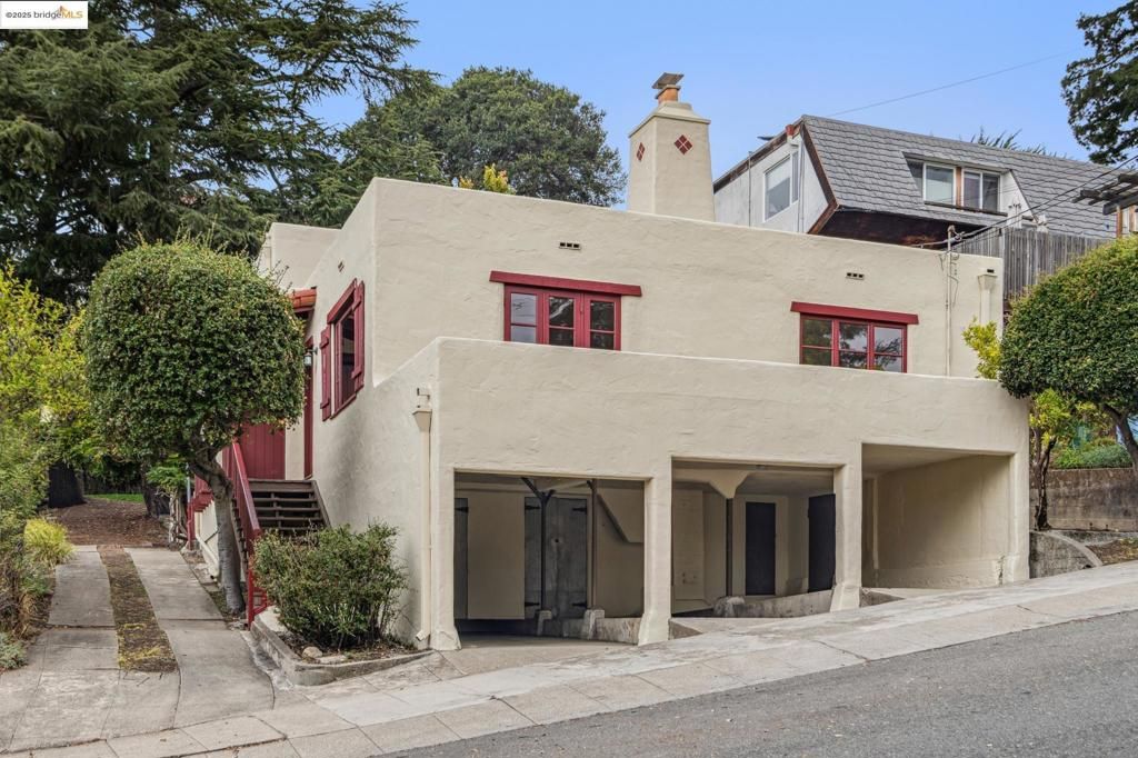2567 Hilgard Ave, Berkeley, CA 94709