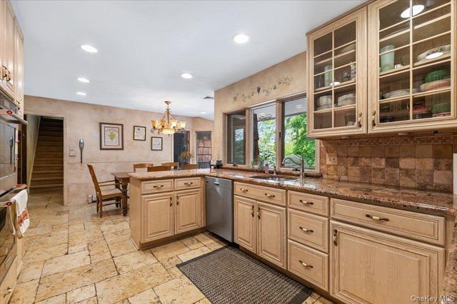 6 Apex Road, Melville, NY 11747