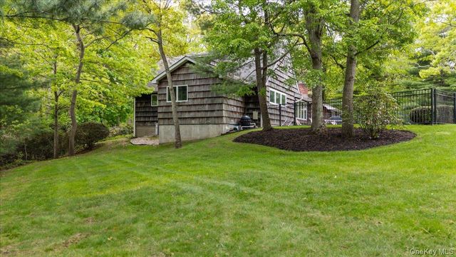 6 Apex Road, Melville, NY 11747