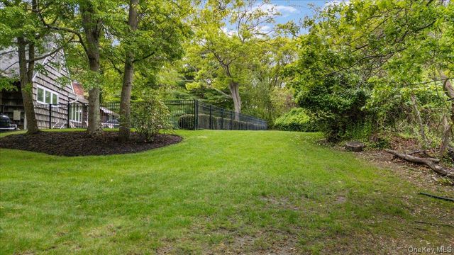 6 Apex Road, Melville, NY 11747