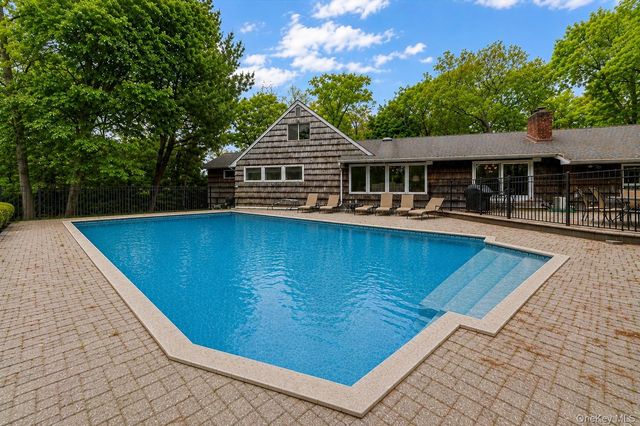 6 Apex Road, Melville, NY 11747