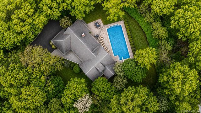 6 Apex Road, Melville, NY 11747