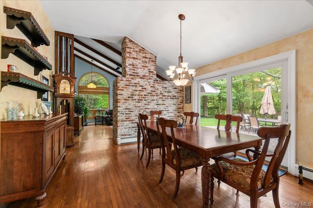 6 Apex Road, Melville, NY 11747
