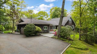 6 Apex Road, Melville, NY 11747