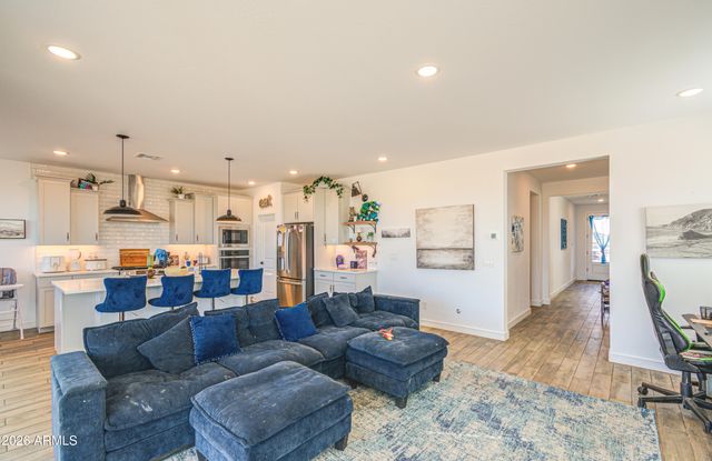 8058 W GRISWOLD Road, Peoria, AZ 85345