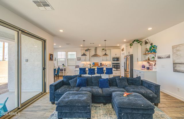 8058 W GRISWOLD Road, Peoria, AZ 85345