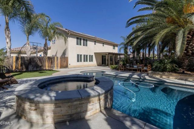 15605 Calabria Court, Bakersfield, CA 93314