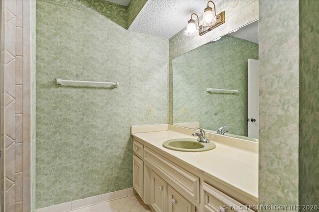 7705 S Park Avenue, Broken Arrow, OK 74011