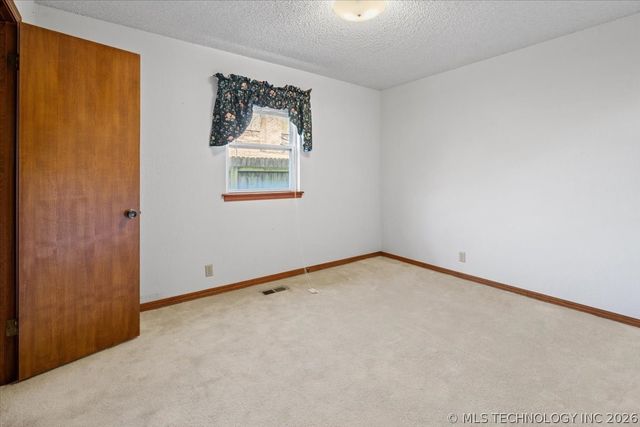 7705 S Park Avenue, Broken Arrow, OK 74011