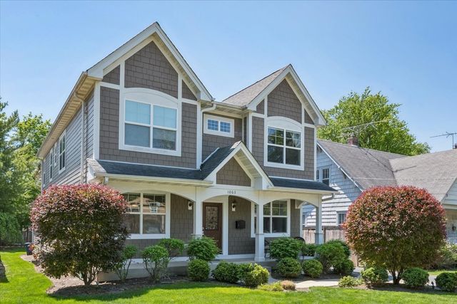 1063 Osterman Avenue, Deerfield, IL 60015