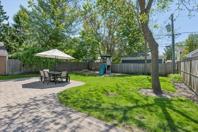 1063 Osterman Avenue, Deerfield, IL 60015