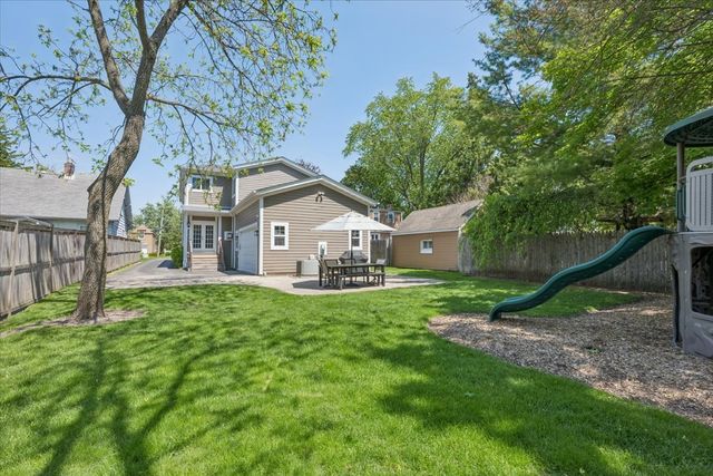 1063 Osterman Avenue, Deerfield, IL 60015