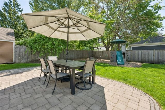 1063 Osterman Avenue, Deerfield, IL 60015
