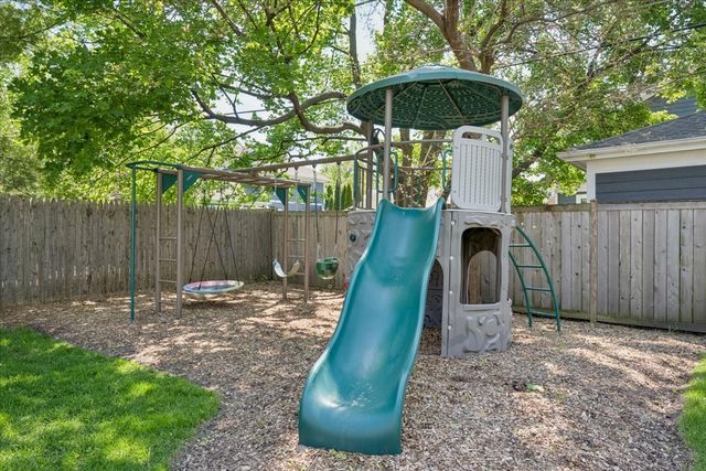 1063 Osterman Avenue, Deerfield, IL 60015