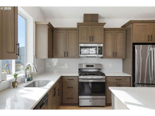 11664 Se CROWN POINT Way, Happy Valley, OR 97086