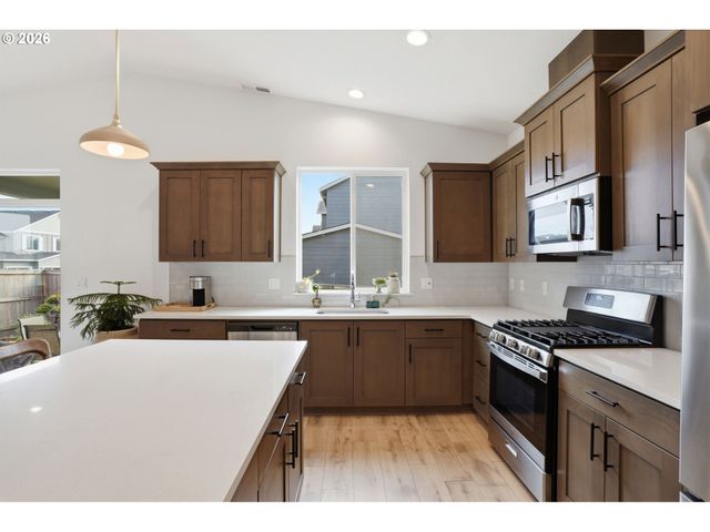 11664 Se CROWN POINT Way, Happy Valley, OR 97086