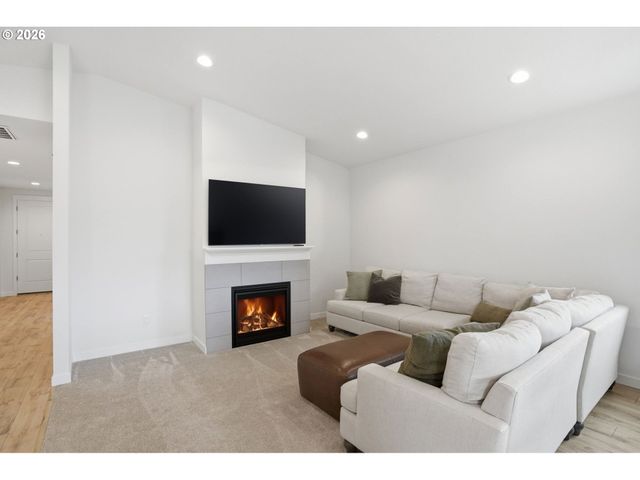 11664 Se CROWN POINT Way, Happy Valley, OR 97086