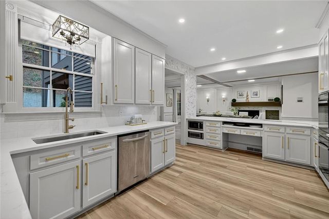 2525 Spalding Drive, Atlanta, GA 30350