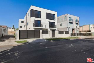 14167 Erwin Street, Van Nuys (los Angeles), CA 91401