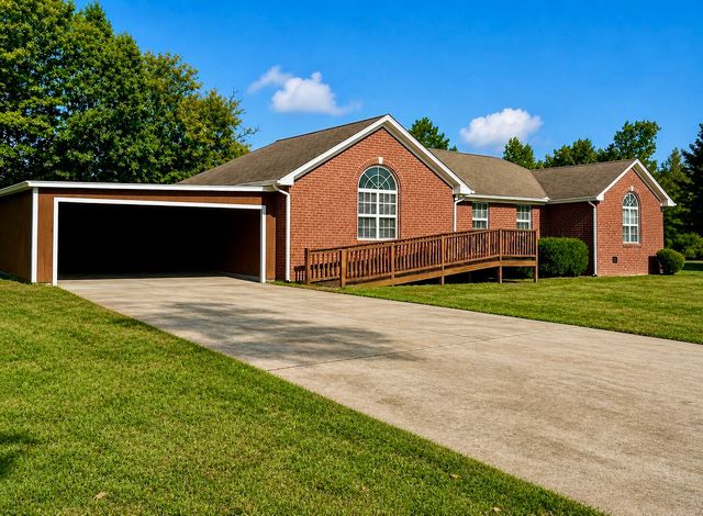 102 Woodside Ln, Lawrenceburg, TN 38464