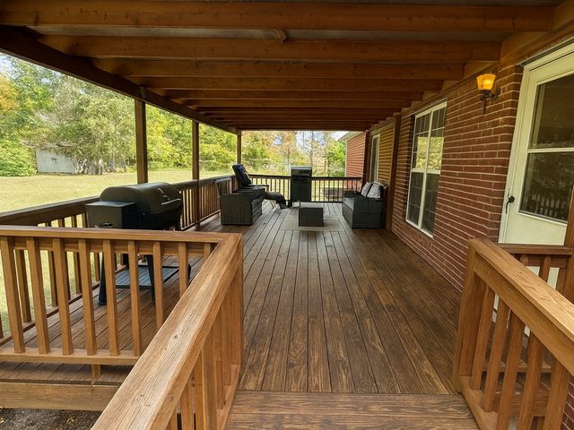 102 Woodside Ln, Lawrenceburg, TN 38464
