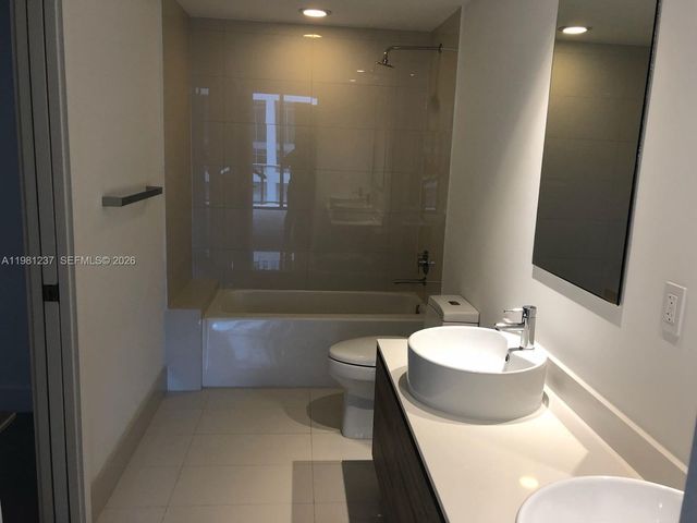 121 NE 34th ST L502, Miami, FL 33137