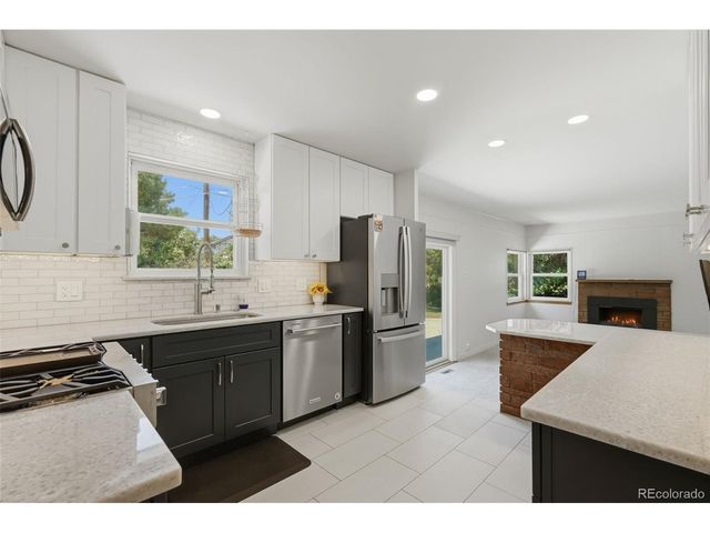 977 S Johnson St SE, Lakewood, CO 80226